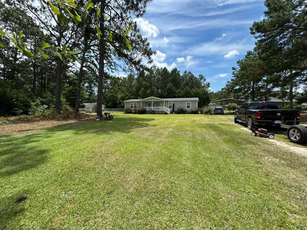 Professional lawn care service experts serving Batesburg-Leesville, SC - H&T's Landscaping