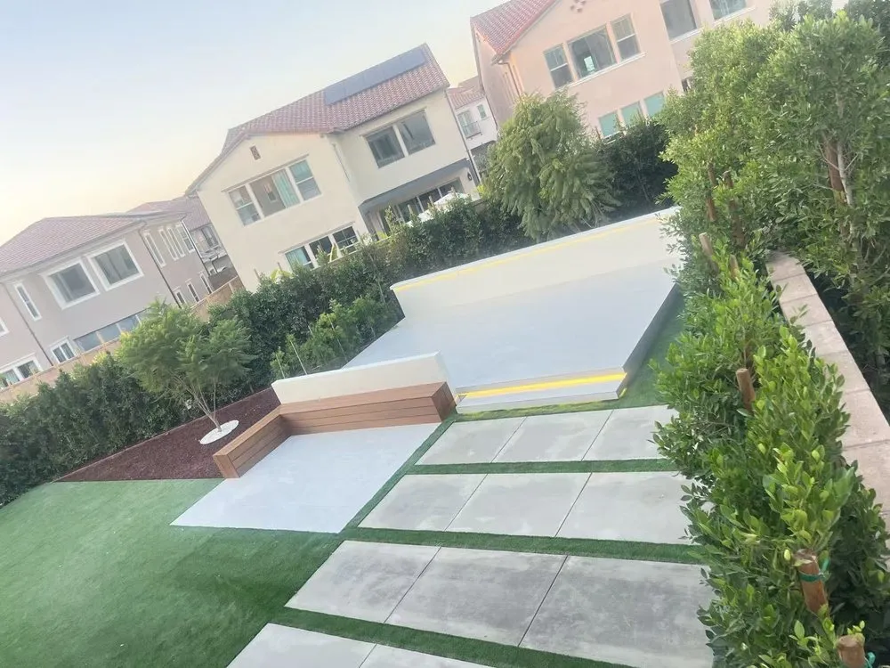 Trusted lawn mowing service in Irvine, CA by Hua Ting Yi Jing | Zhao Landscape