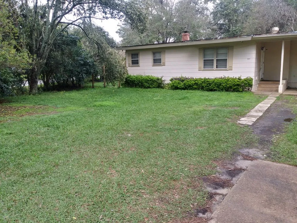 Top-rated lawn mowing service for outdoor upgrades in Tallahassee, FL by Hubbard's Lawncare