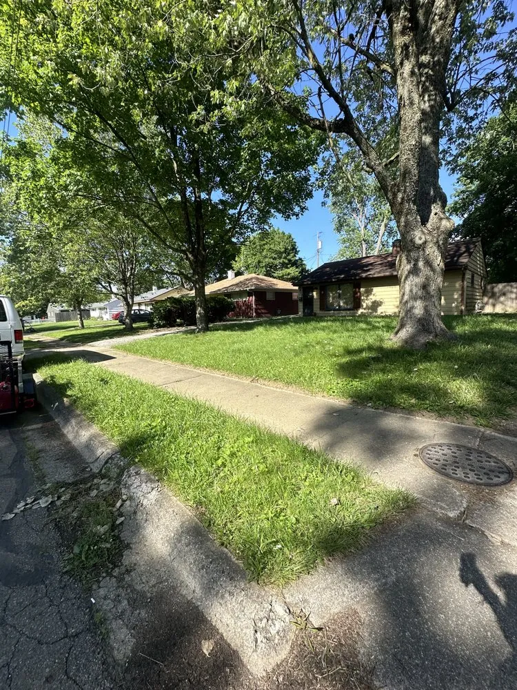 Reliable yard maintenance for homes across Columbus, OH - Hubers Lawn Services