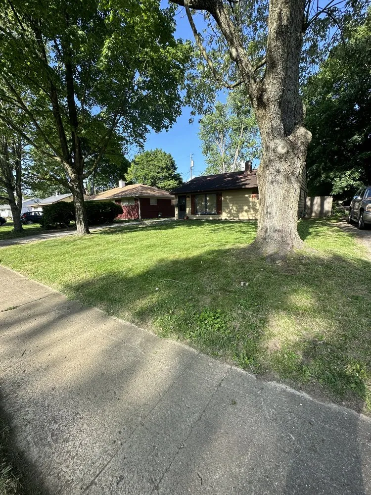 Top-rated lawn mowing service in Columbus, OH - Hubers Lawn Services