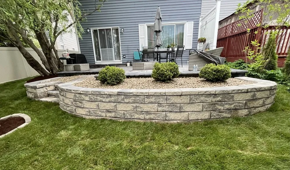 Reliable lawn care service experts serving Arlington Heights, IL - Hub's Landscaping