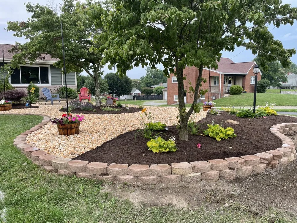 Professional yard maintenance experts serving New Derry, PA - Hudscapes