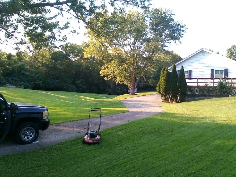 Reliable yard cleanup service for beautiful yards across Cincinnati, OH - Huff Landscaping