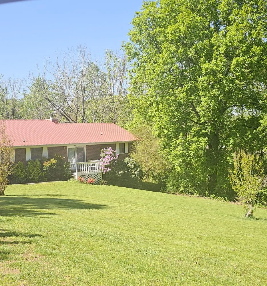 Reliable garden landscaping for beautiful yards in Barnardsville, NC by Huff N Puff Lawn Care