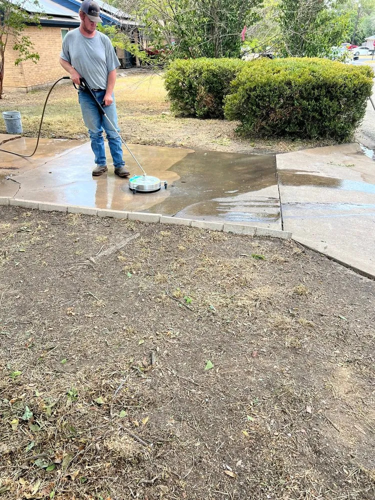 Professional yard cleanup service experts serving Nolanville, TX - Huffy's Lawn Care