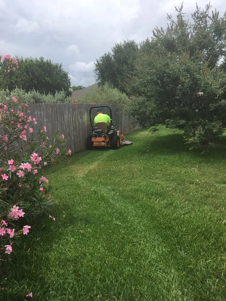 Custom yard maintenance in Nolanville, TX by Huffy's Lawn Care