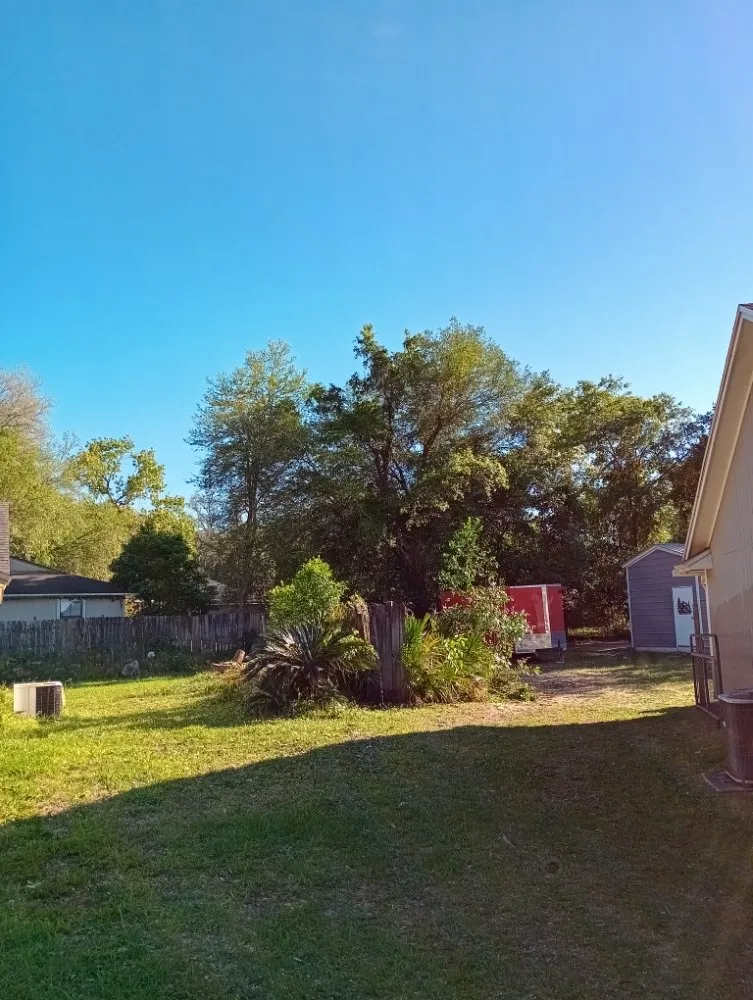 Reliable lawn mowing service experts serving Jacksonville, FL - Huggins Lawn & Tree service