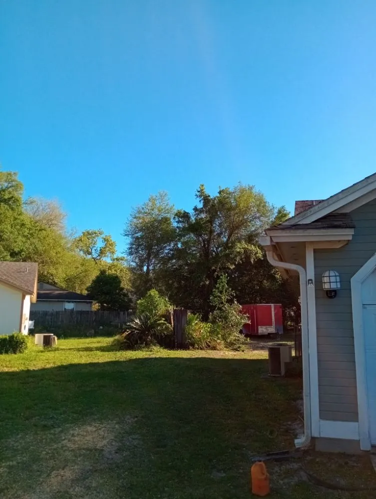 Trusted yard cleanup service for beautiful yards across Jacksonville, FL - Huggins Lawn & Tree service