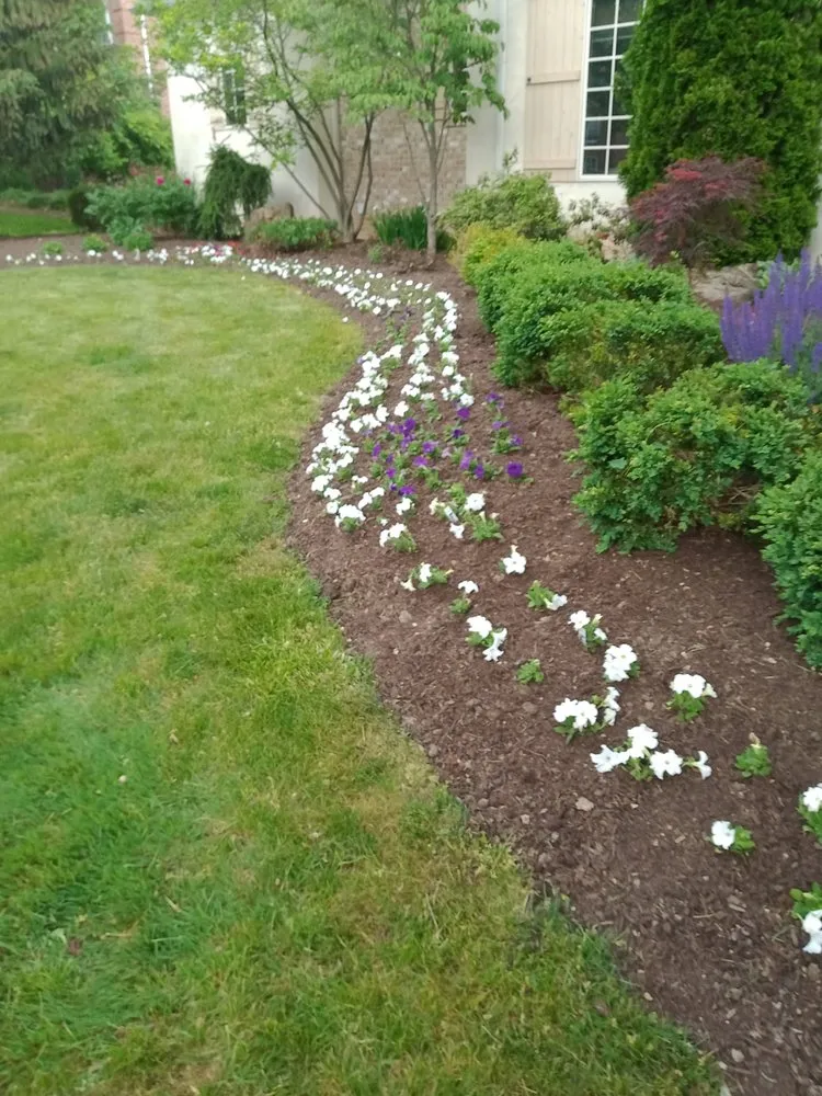 Reliable yard maintenance in Cleveland, OH by Huggins Lawn Care