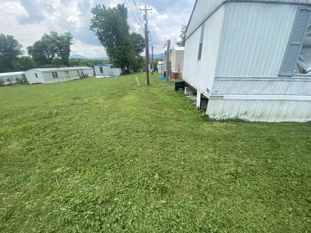 Custom landscape installation experts serving Oliver Springs, TN - Hughett Brown Lawn Care