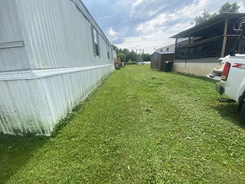 Reliable residential landscaping for year-round maintenance in Oliver Springs, TN by Hughett Brown Lawn Care