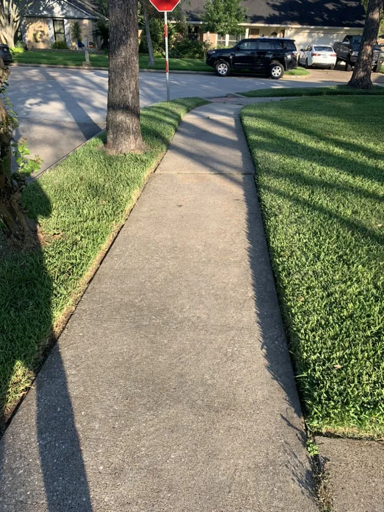 Top-rated outdoor landscaping in South Houston, TX - Hugh’s Lawn Services