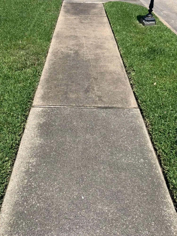 Custom lawn care service in South Houston, TX by Hugh’s Lawn Services