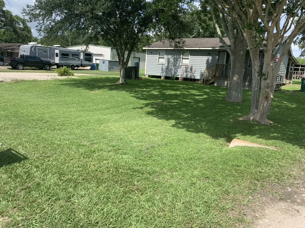 Local lawn care service in South Houston, TX - Hugh’s Lawn Services