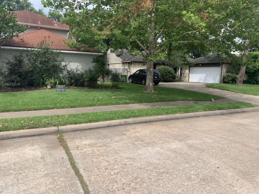 Top-rated garden landscaping near you in South Houston, TX by Hugh’s Lawn Services