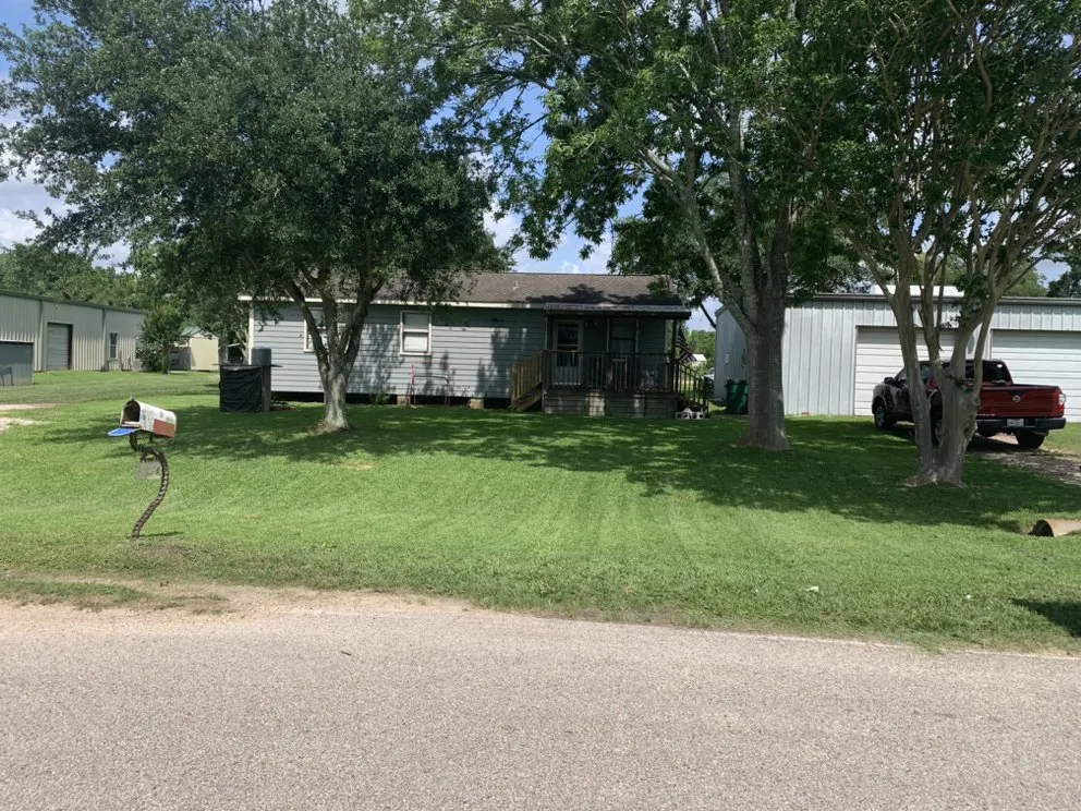 Custom yard maintenance near you across South Houston, TX - Hugh’s Lawn Services