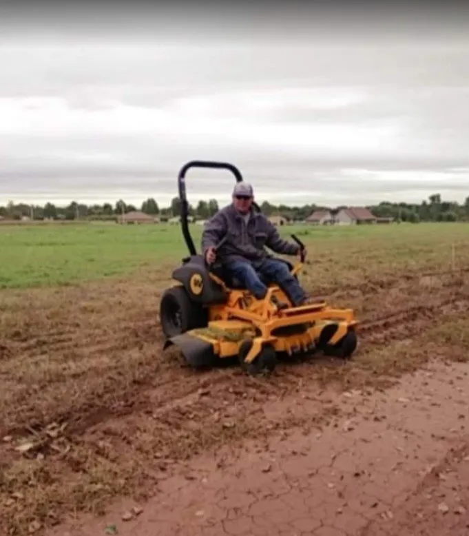 Custom lawn mowing service in Oklahoma City, OK by Hugo Martinez Lawn Care