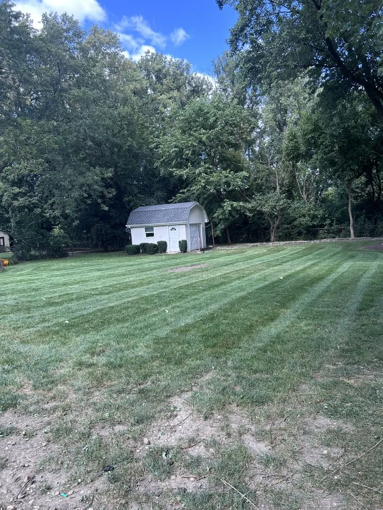Expert lawn mowing service experts serving Northlake, IL - Hugo's Landscaping
