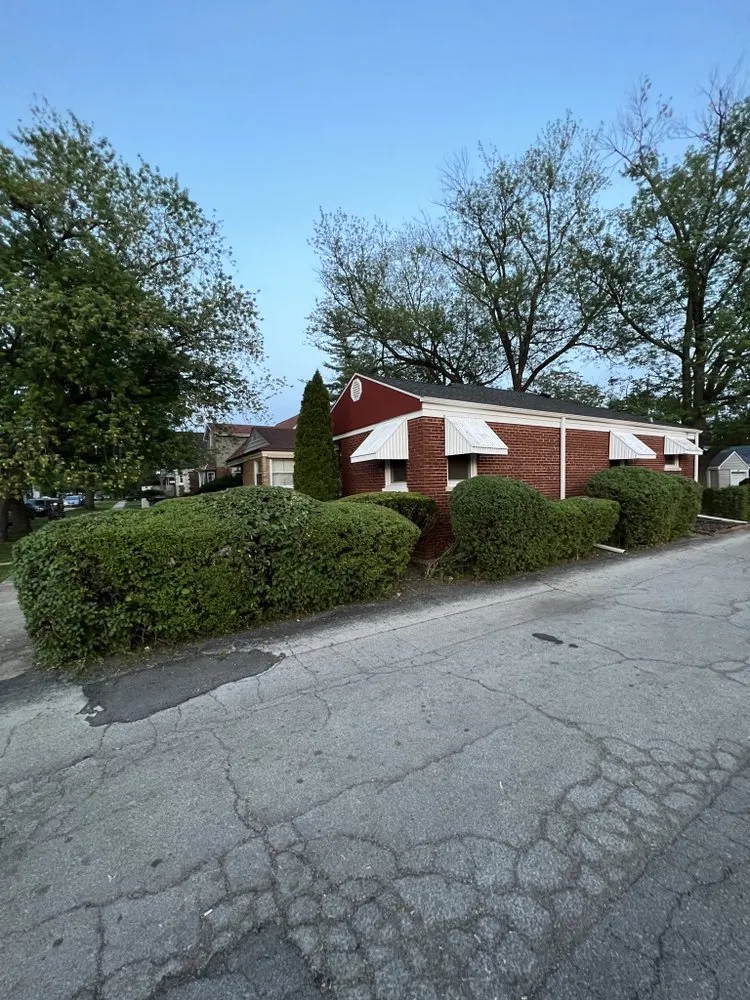 Trusted lawn mowing service experts serving Blue Island, IL - Hugo's Lawn Care