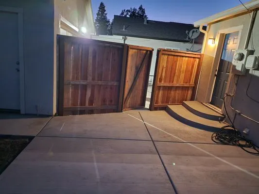 Hugo's Lawncare & Design Logo