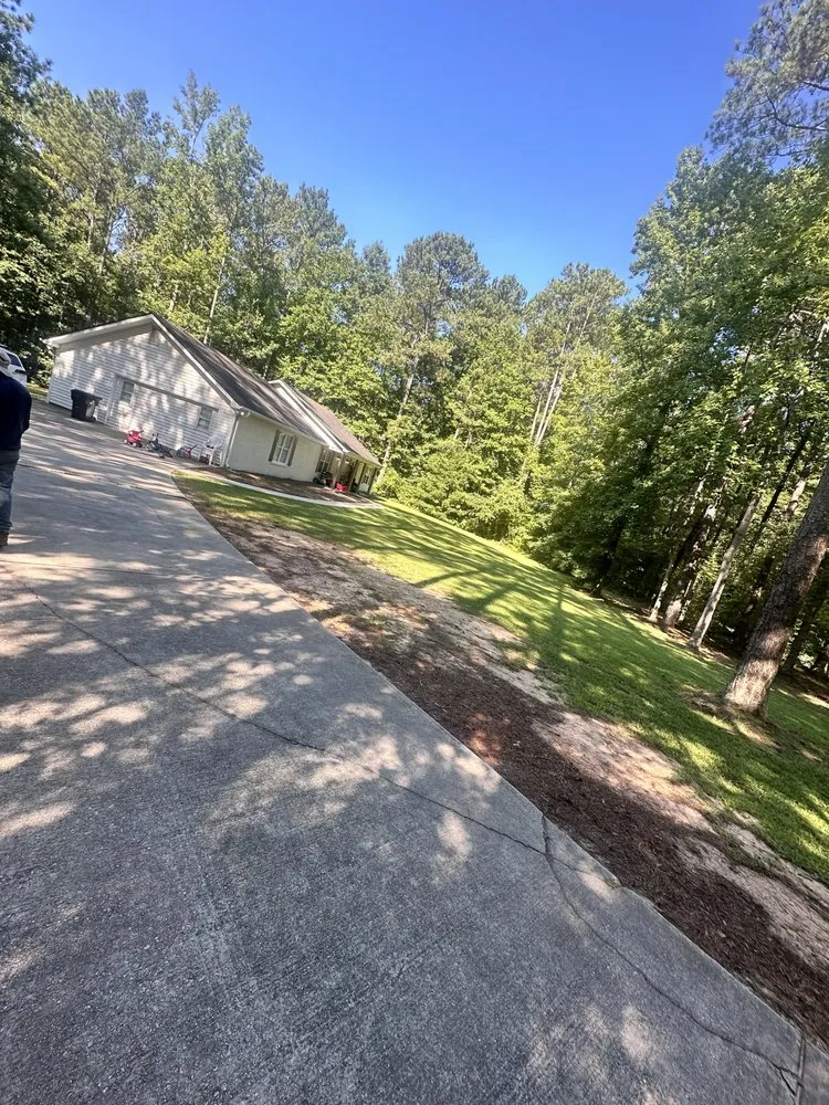 Local lawn care service experts serving Palmetto, GA - Humberto Patraca Lawn Care