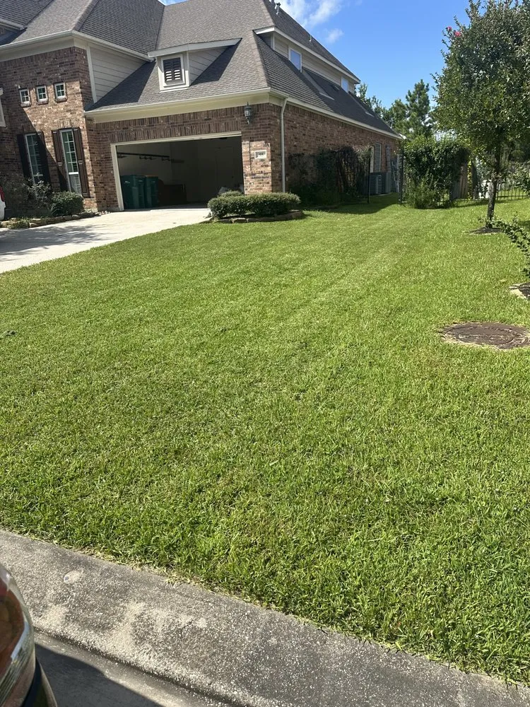 Reliable garden landscaping with custom design across Houston, TX - Humberto Segovia Lawn Service