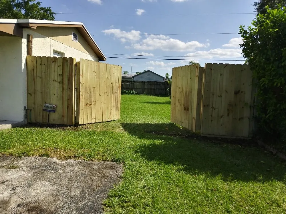 Professional lawn care service in Miami, FL - Humbertooferup