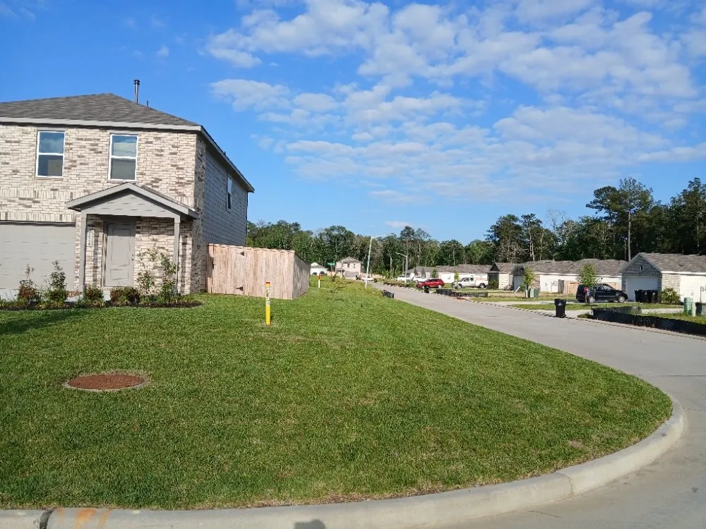 Top-rated lawn mowing service in Humble, TX by Humble Lawn Care