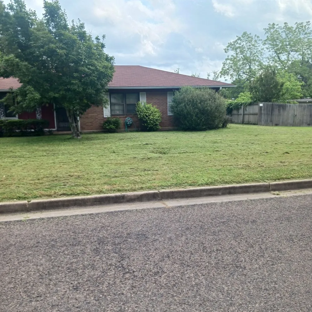 Custom residential landscaping in Longview, TX - Humble Lawncare