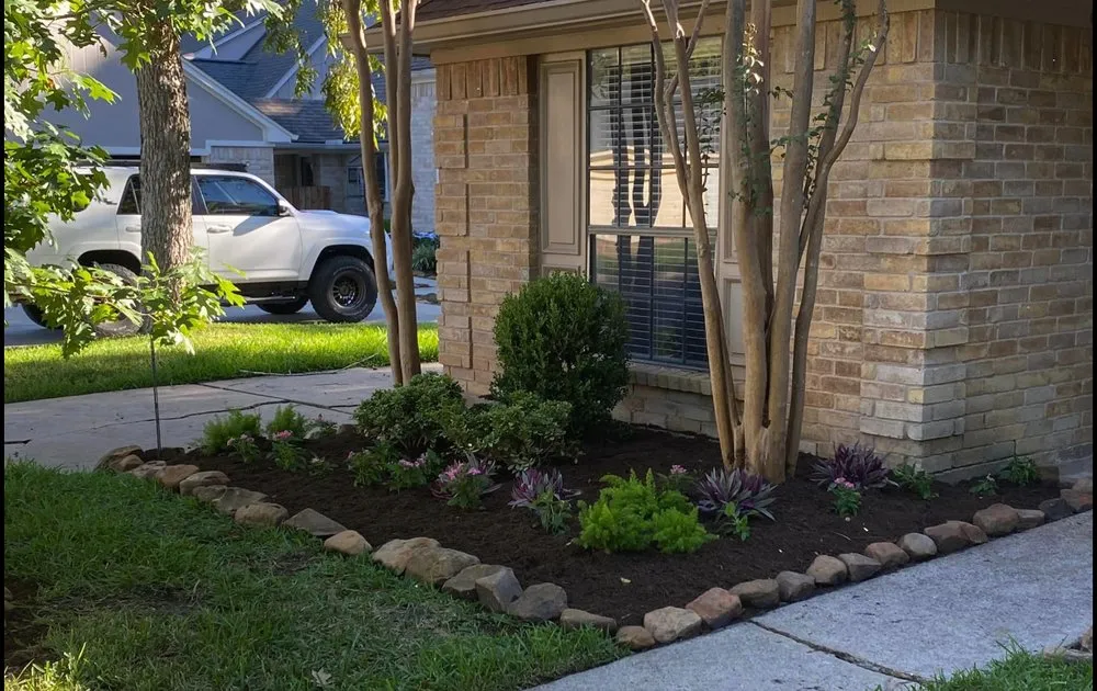 Affordable residential landscaping in Rosenberg, TX by Humming Landscaping