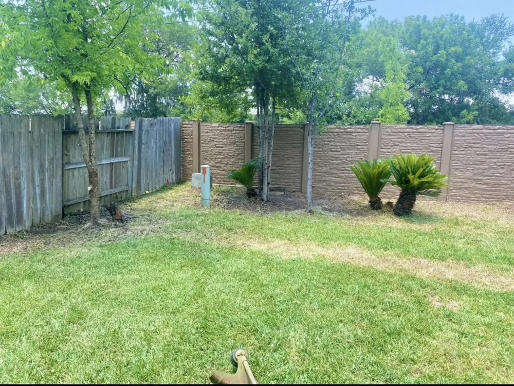 Custom garden landscaping in Rosenberg, TX by Humming Landscaping