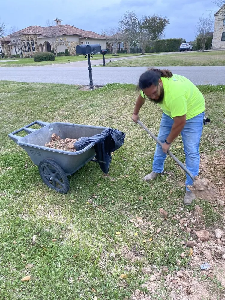 Top-rated landscape installation near you in Rosenberg, TX by Humming Landscaping