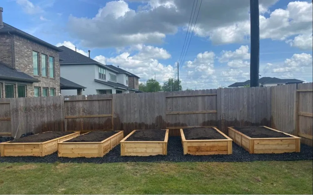 Top-rated lawn care service with custom design in Rosenberg, TX by Humming Landscaping