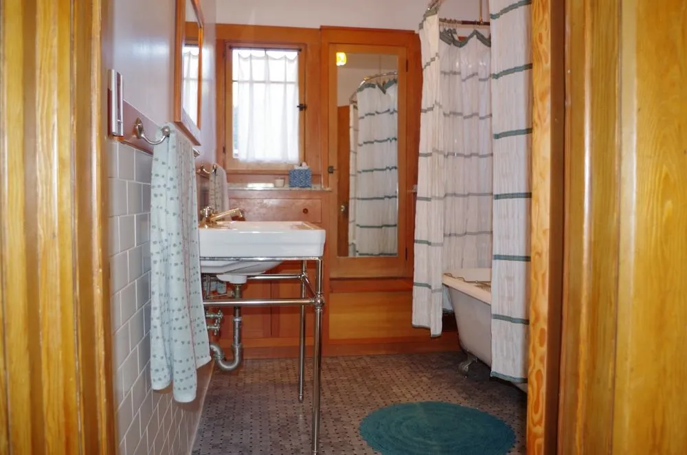 Local yard cleanup service for beautiful yards in Ojai, CA by Hummingbird Construction