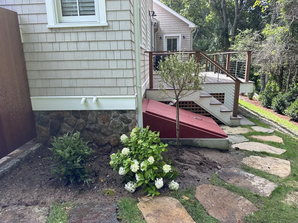 Affordable landscaping services in Stonington, CT by Humphrey Land & Lawn