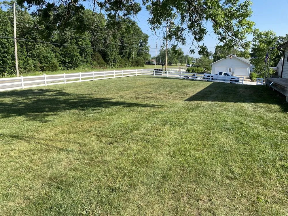 Custom lawn mowing service in Fulton, MO - Humphrey Mowing Service