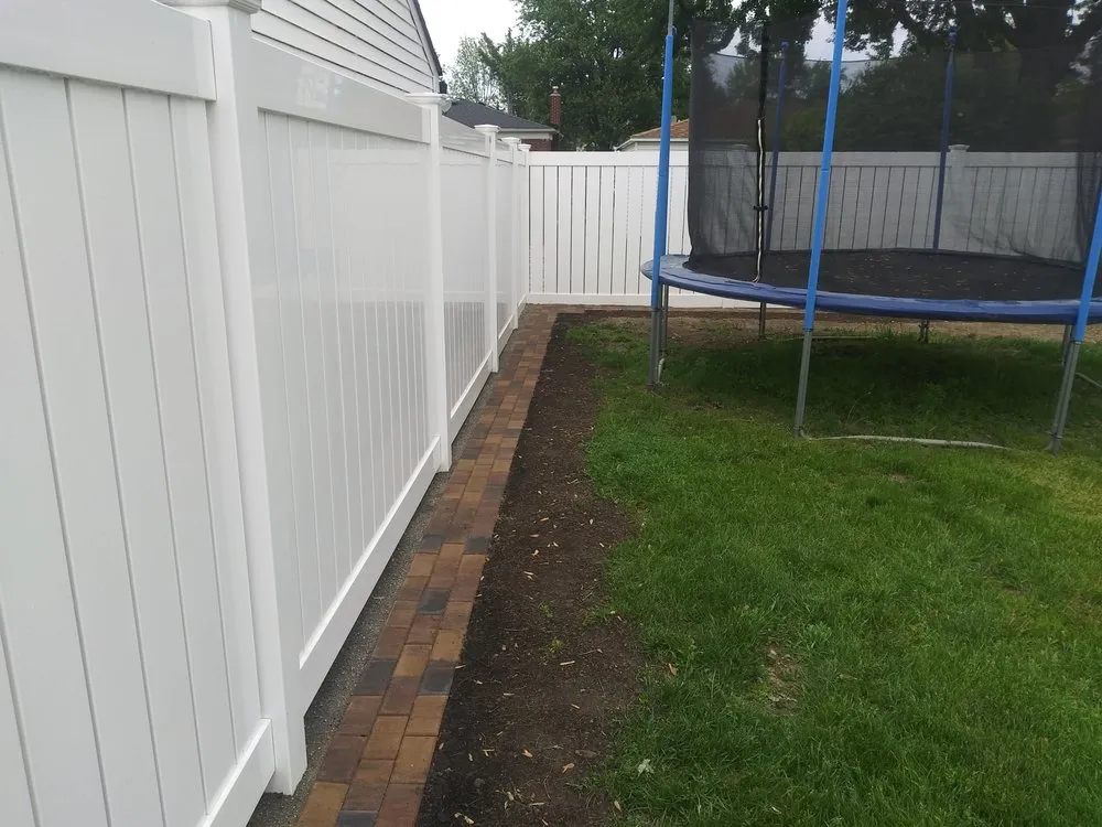 Expert yard cleanup service in Wyandotte, MI - Humphries Hardscape