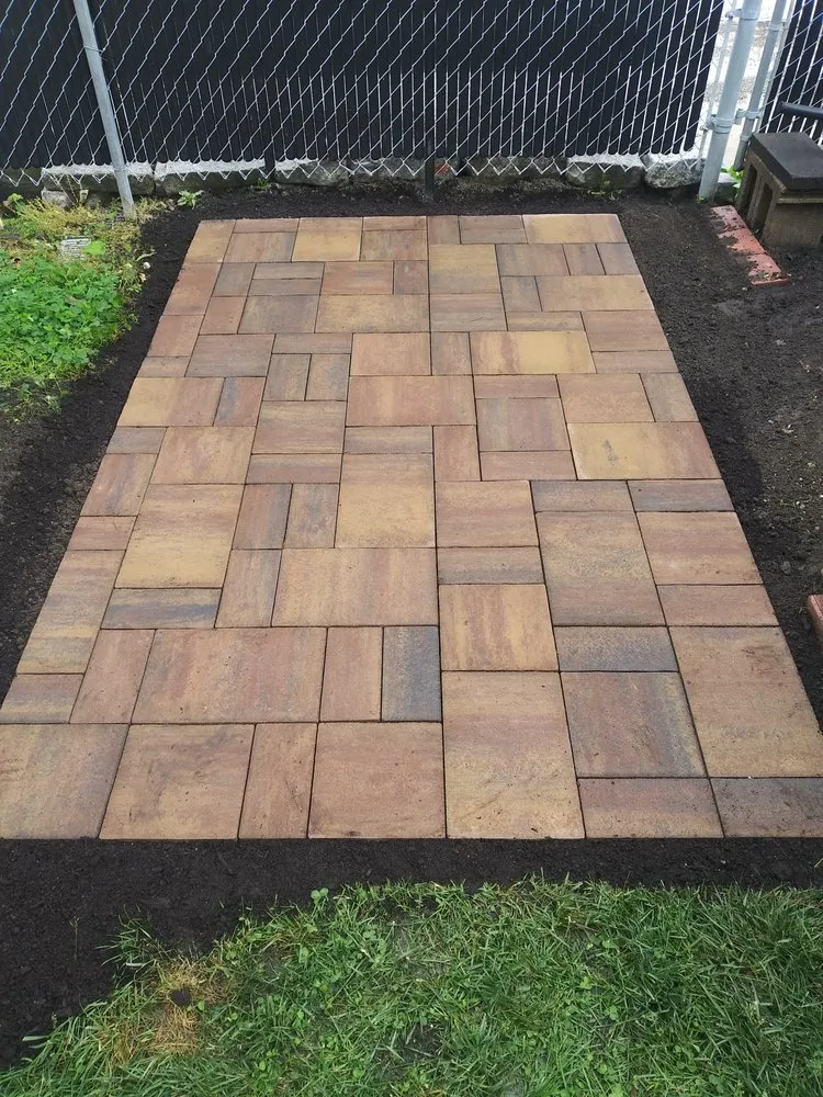 Expert outdoor landscaping with custom design in Wyandotte, MI by Humphries Hardscape