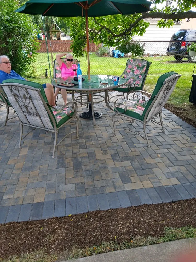 Reliable yard cleanup service in Wyandotte, MI - Humphries Hardscape