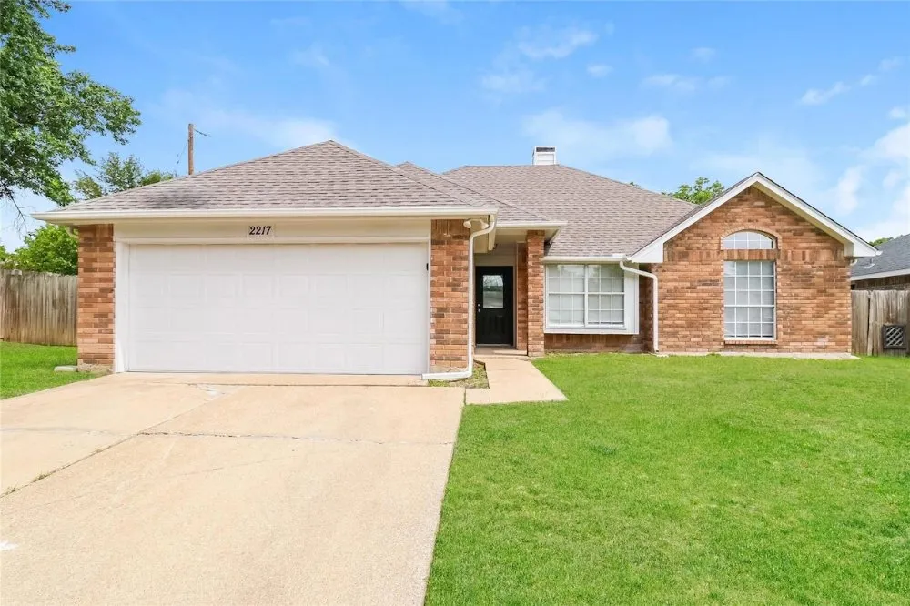 Custom landscape design in Killeen, TX by Hunt Landscaping