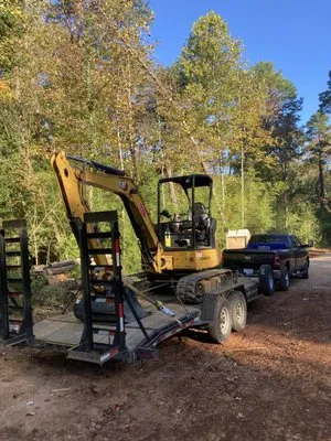 Hunter Grounds Construction Logo