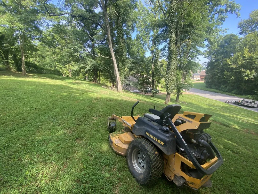 Expert yard maintenance experts serving Murfreesboro, TN - Hunter Landscaping