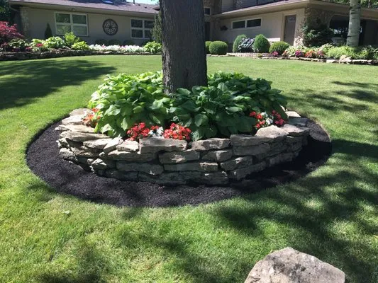 Hunter Lawn And Services Logo