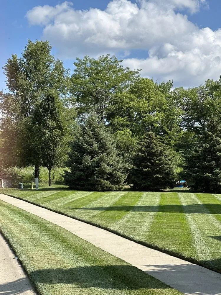 Top-rated yard cleanup service in Kansas City, MO - Hunter Lawn Care