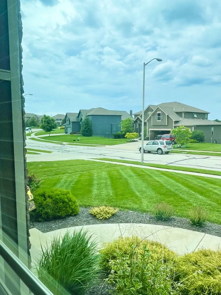 Custom garden landscaping in Kansas City, MO - Hunter Lawn Care