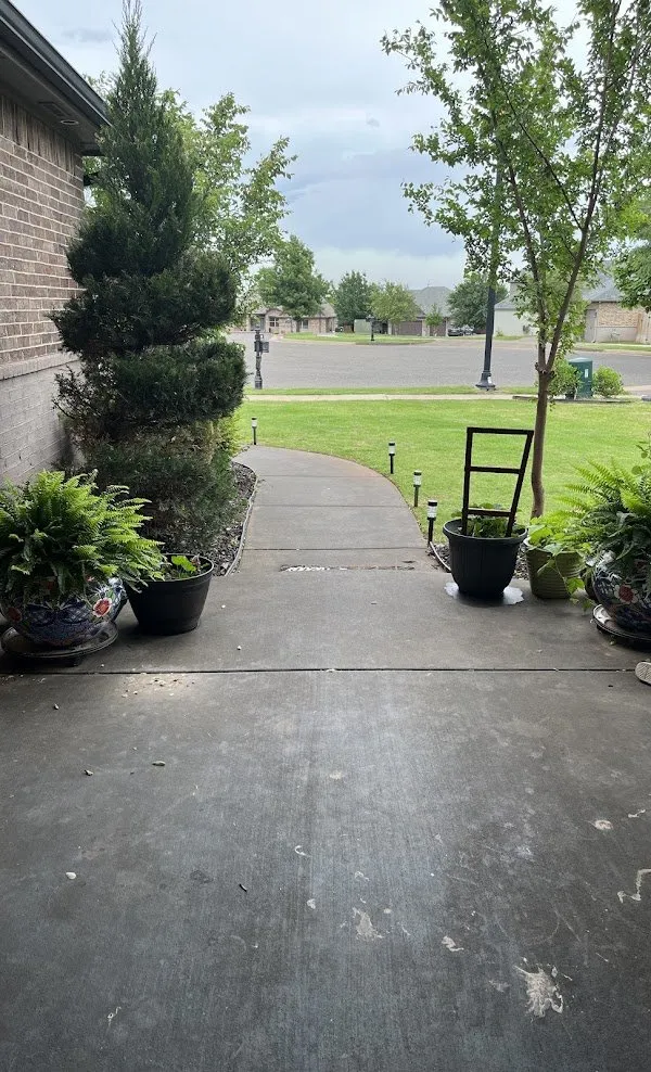 Trusted lawn mowing service for outdoor upgrades across Edmond, OK - Hunter Lawn Services