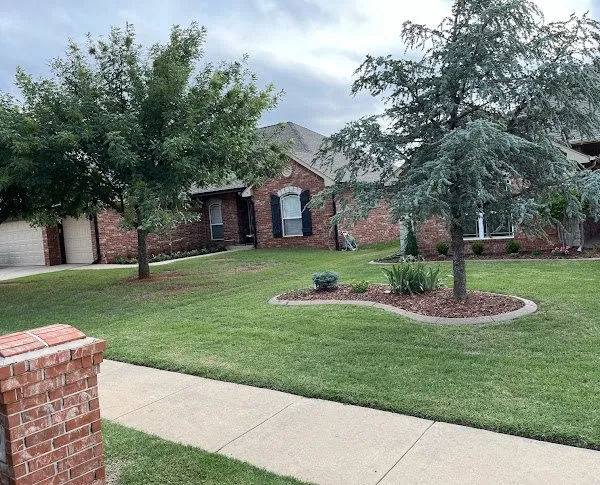 Trusted yard maintenance experts serving Edmond, OK - Hunter Lawn Services