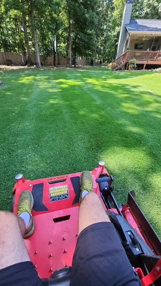 Expert yard cleanup service for beautiful yards in Auburn, GA by Hunter Stinchcomb