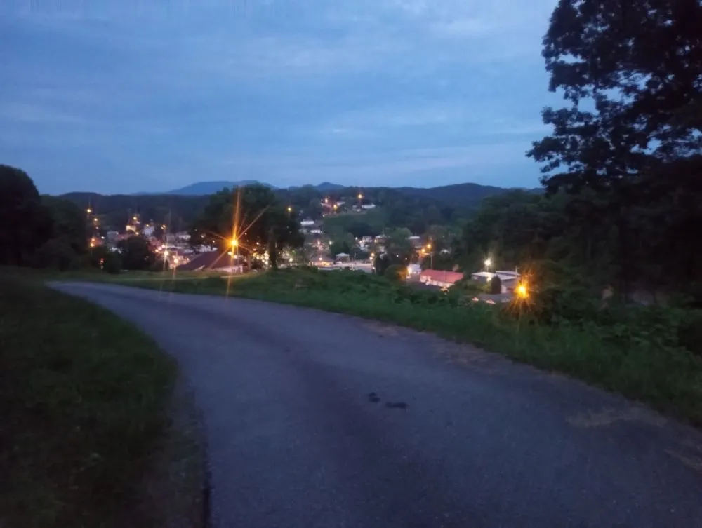 Expert yard cleanup service for year-round maintenance across Blue Ridge, GA - Hunters